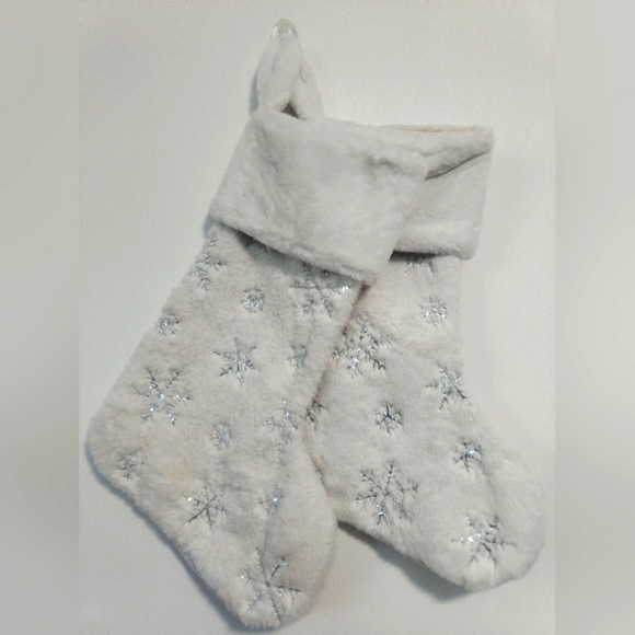 Meriwoods Other - New Pair Holiday Silver White Stockings